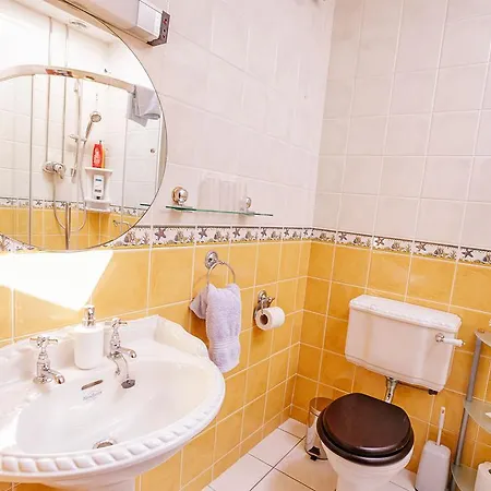 The Harp 3* كيلارني